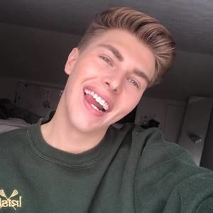 Meet your Posher, Trader